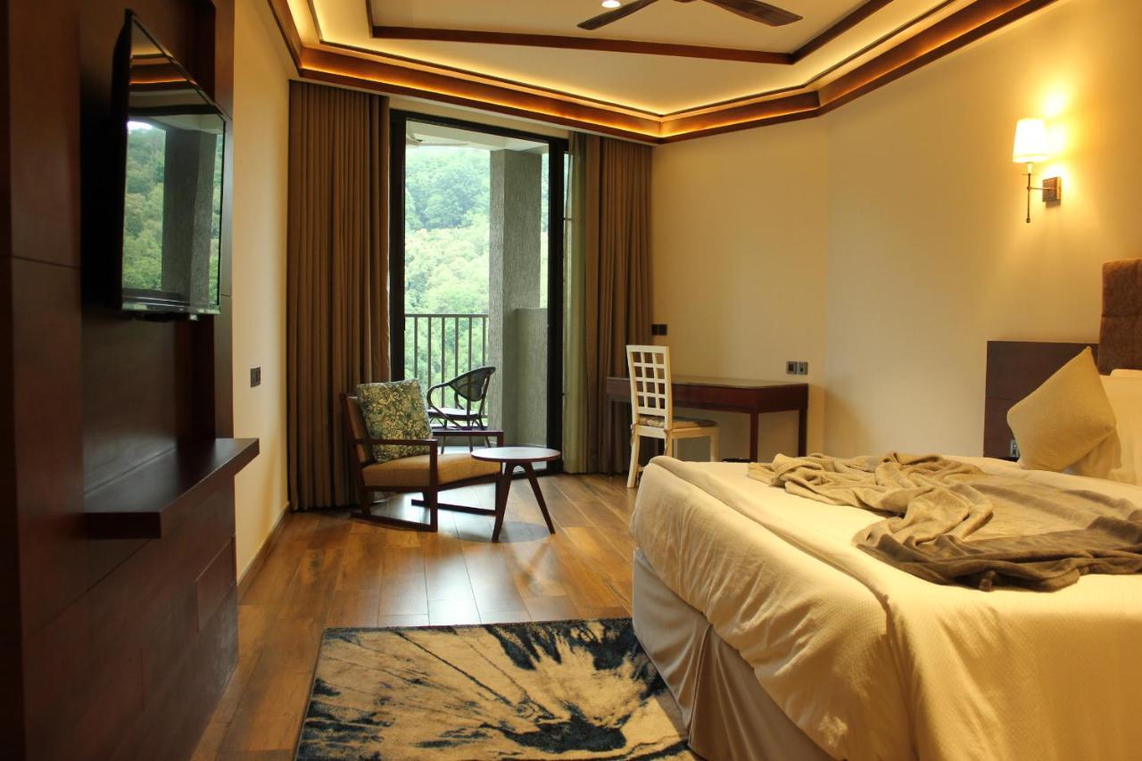 Niraamaya Retreats Samroha Athirappilly Bagian luar foto